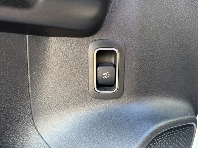 Image Mercedes-Benz GLB 200 d AMG Line 2.0 150 8G-DCT Angle mort Cam recul 7 Places Hayon auto Handsfree access Sièges av el