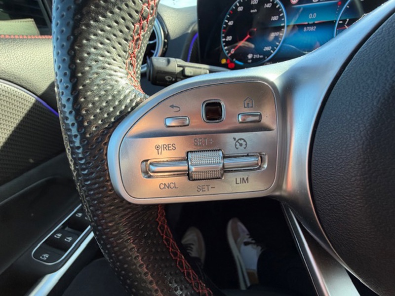 Image Mercedes-Benz GLB 200 d AMG Line 2.0 150 8G-DCT Angle mort Cam recul 7 Places Hayon auto Handsfree access Sièges av el