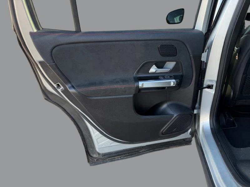 Image Mercedes-Benz GLB 200 d AMG Line 2.0 150 8G-DCT Angle mort Cam recul 7 Places Hayon auto Handsfree access Sièges av el