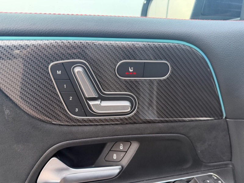 Image Mercedes-Benz GLB 200 d AMG Line 2.0 150 8G-DCT Toit ouvrant Pack hiver Pack sport black MULTIBEAM Hayon auto Handsfre