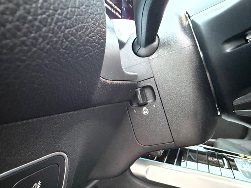 Image Mercedes-Benz GLB 200 d AMG Line 2.0 150 8G-DCT Toit ouvrant Pack hiver Pack sport black MULTIBEAM Hayon auto Handsfre