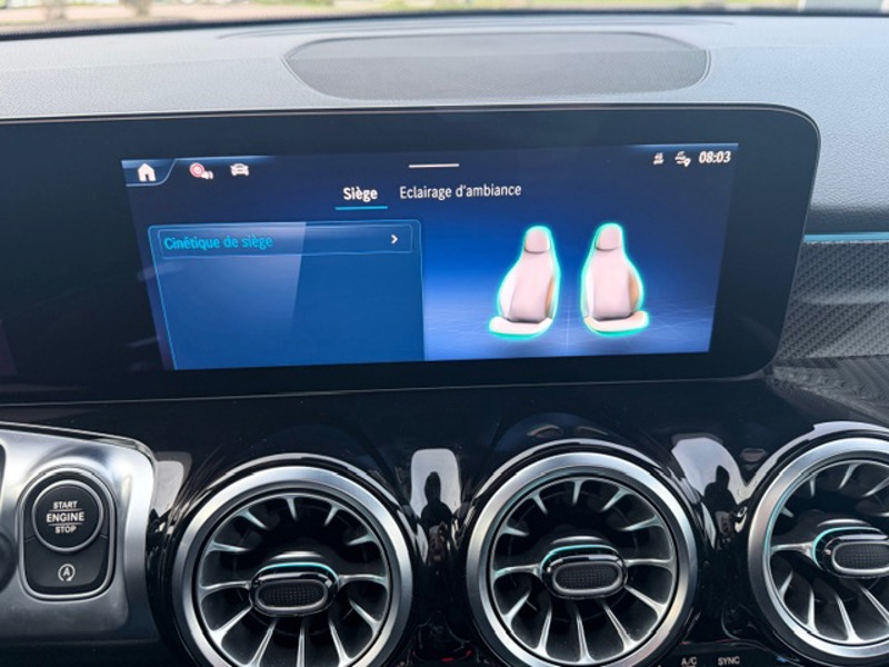 Image Mercedes-Benz GLB 200 d AMG Line 2.0 150 8G-DCT Toit ouvrant Pack hiver Pack sport black MULTIBEAM Hayon auto Handsfre