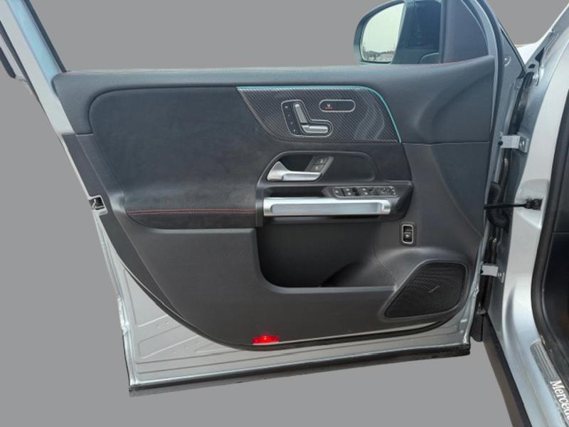 Image Mercedes-Benz GLB 200 d AMG Line 2.0 150 8G-DCT Toit ouvrant Pack hiver Pack sport black MULTIBEAM Hayon auto Handsfre