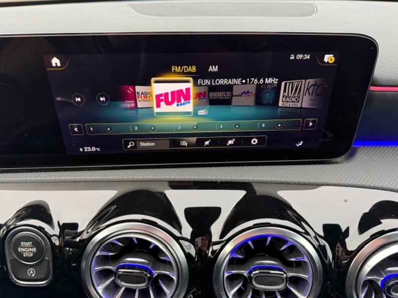 Image Mercedes-Benz CLASSE A 200 AMG Line 1.3 163 7G-DCT Sieges av chauffants Camera recul Aide au parking active Keyless go Ecla