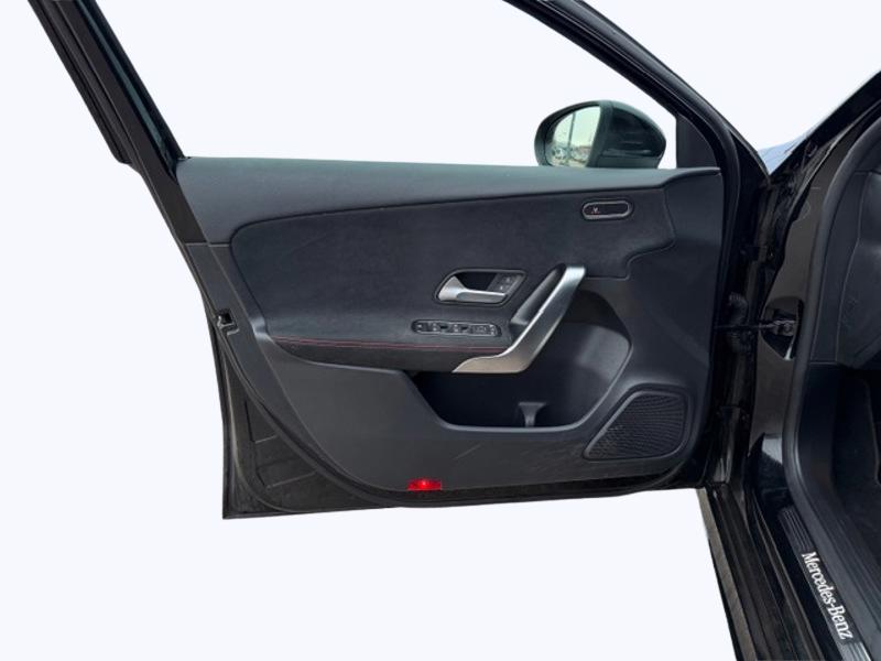 Image Mercedes-Benz CLASSE A 200 AMG Line 1.3 163 7G-DCT Sieges av chauffants Camera recul Aide au parking active Keyless go Ecla