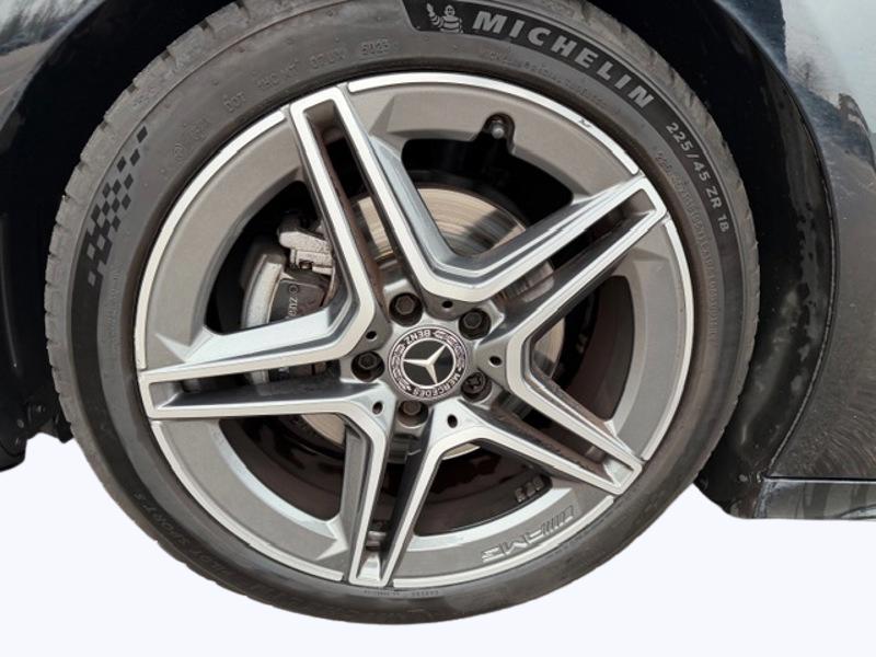 Image Mercedes-Benz CLASSE A 200 AMG Line 1.3 163 7G-DCT Sieges av chauffants Camera recul Aide au parking active Keyless go Ecla