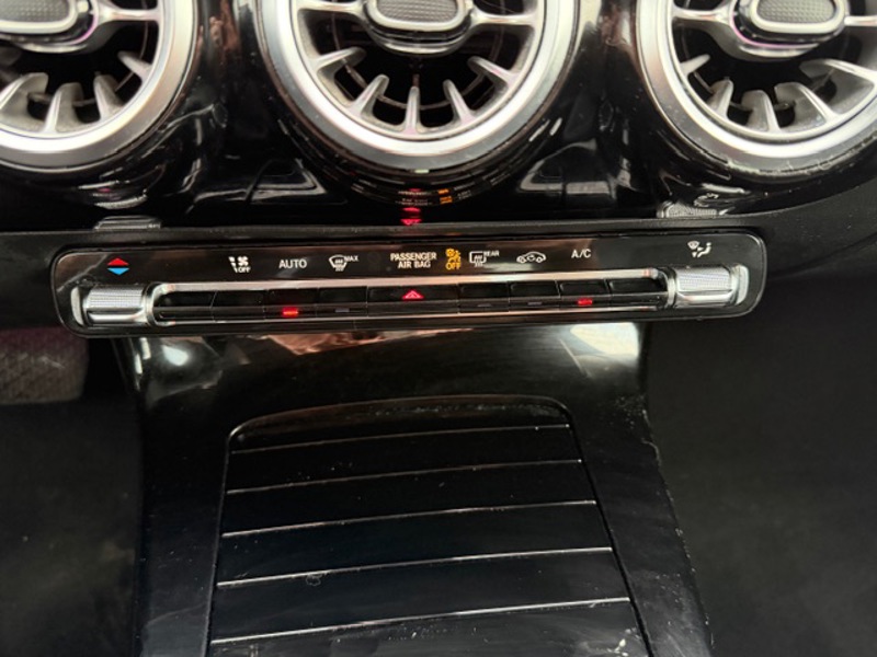 Image Mercedes-Benz CLASSE A 200 d Progressive Line 2.0 150 8G-DCT Camera de recul Aide au parking Siège av chauffants Eclairage 