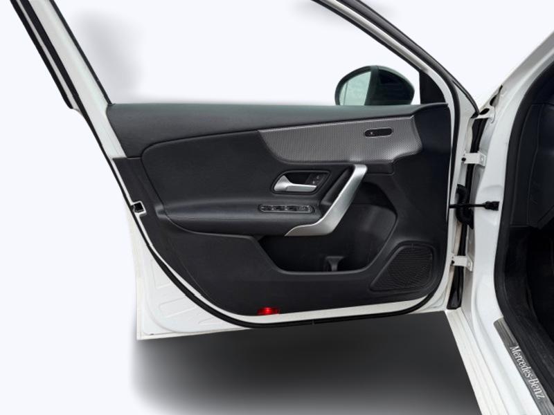 Image Mercedes-Benz CLASSE A 200 d Progressive Line 2.0 150 8G-DCT Camera de recul Aide au parking Siège av chauffants Eclairage 